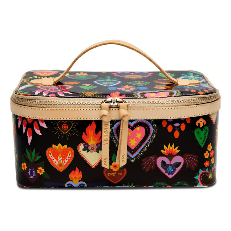 Consuela Train Case, Vida
